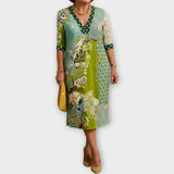 Robe Élégante à Décolleté et Motifs Uniques