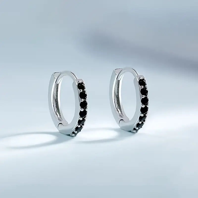 Nora – Boucles d'oreilles en or ornées de pierres délicates.