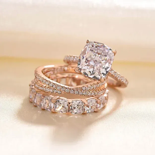 Iris – Bague en diamants avec pierre ovale élégante.