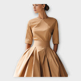 Robe midi au design minimaliste élégant