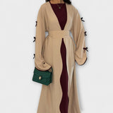 Cardigan Élégant et Robe à Rayures Décoratives