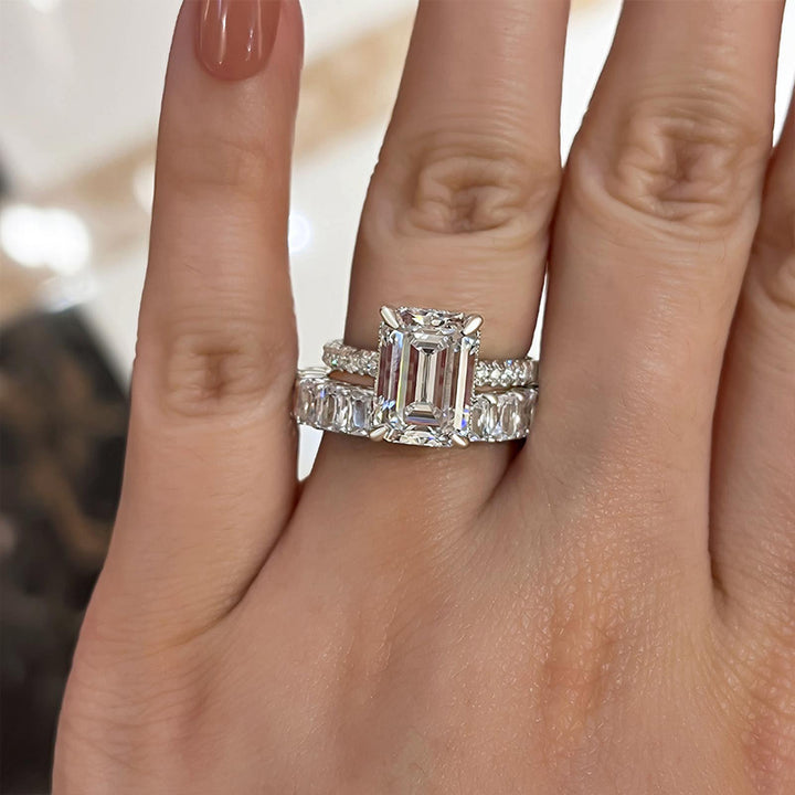 Nadja – Bague en diamants avec un design central rectangulaire.