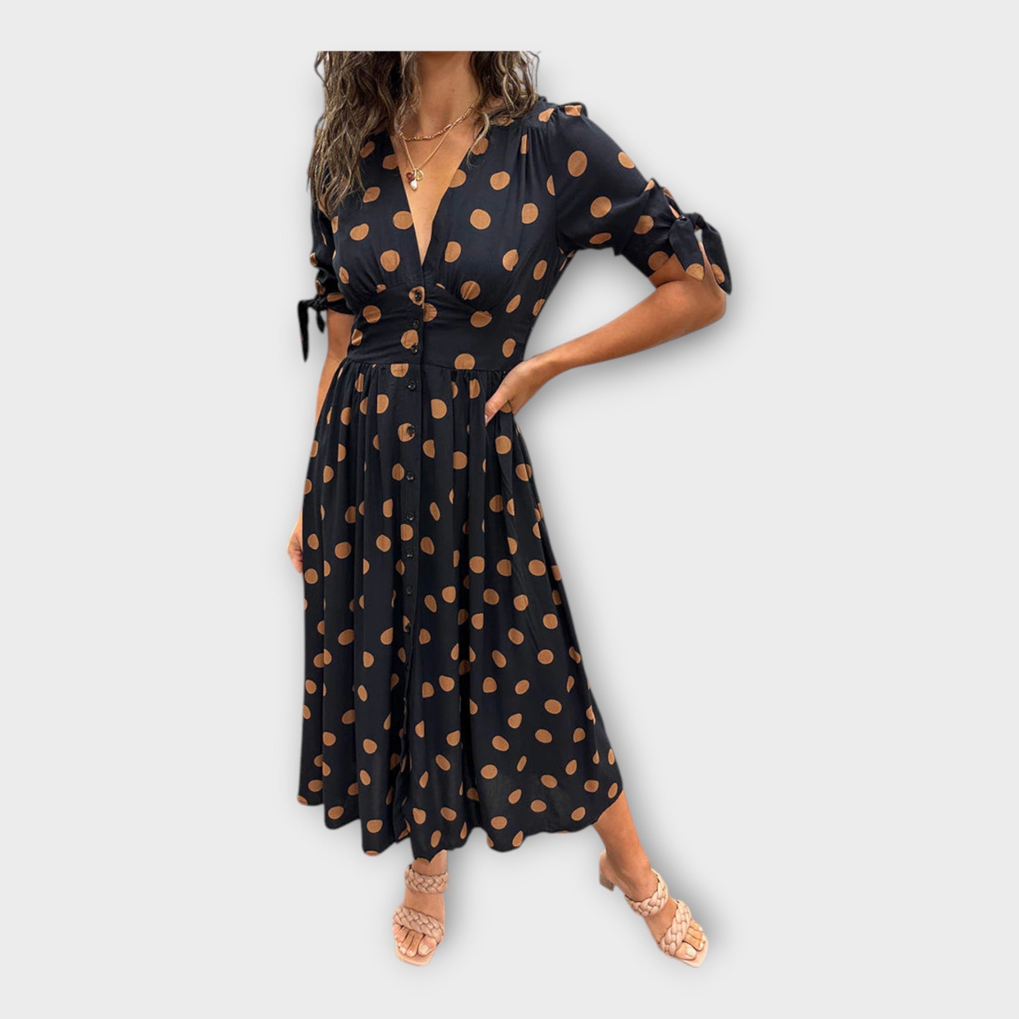 Robe chic au design contemporain avec une note classique