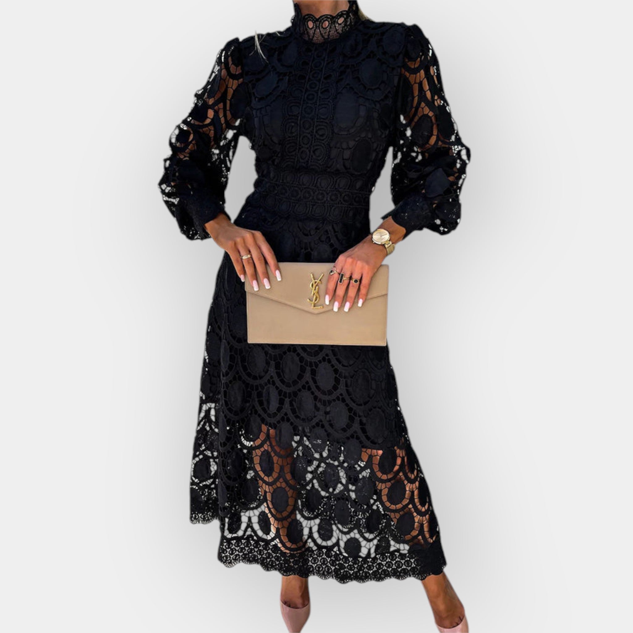 Robe Élégante avec Finitions en Dentelle