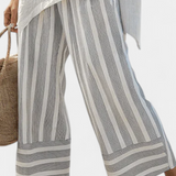 Ensemble Daisy : Top Asymétrique et Pantalon Rayé pour un Look Élégant et Contemporain