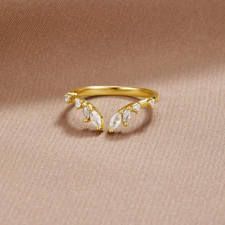 Johana – Bague en or plaqué, design ouvert et courbé.