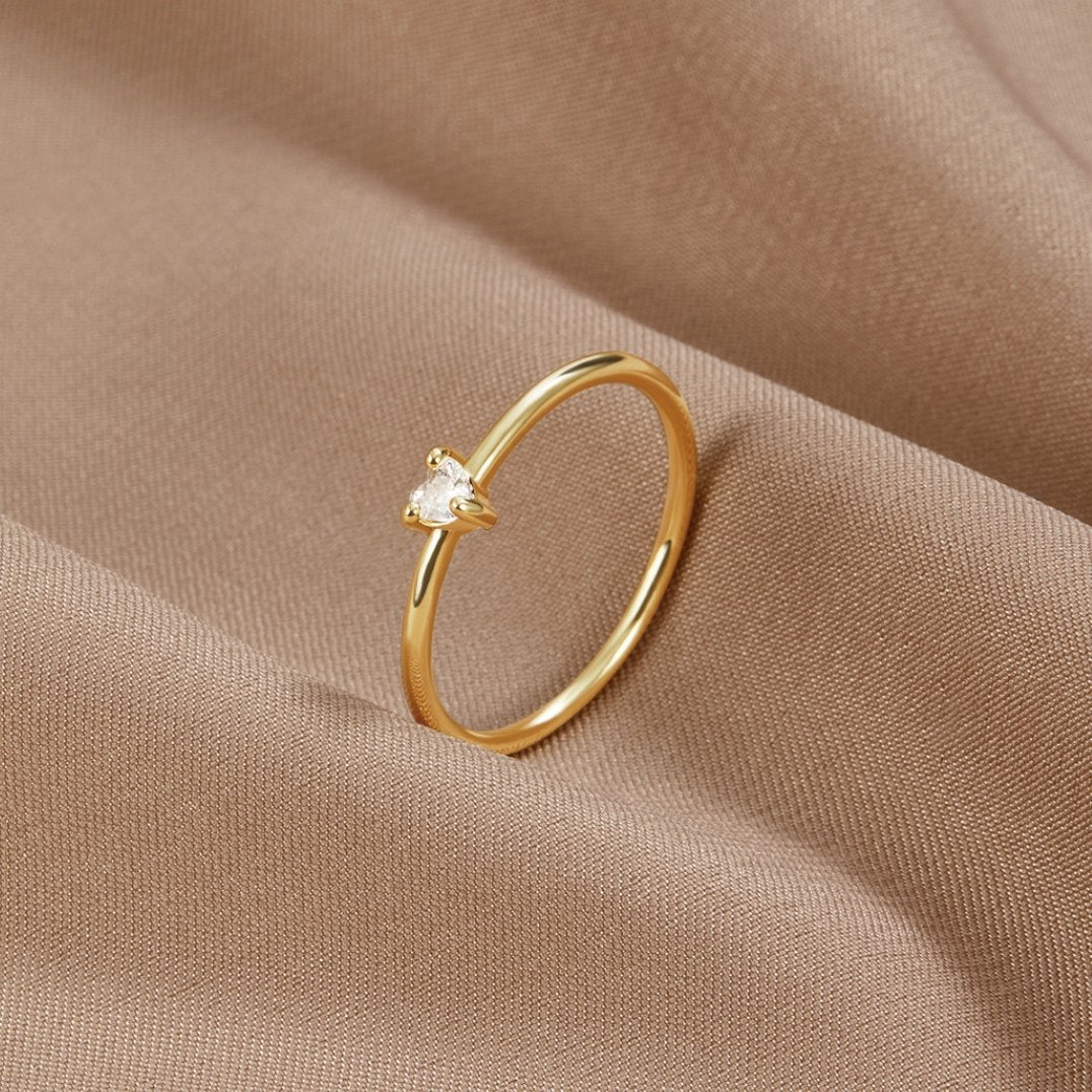 Leonie – Élégante bague en or au design lisse.