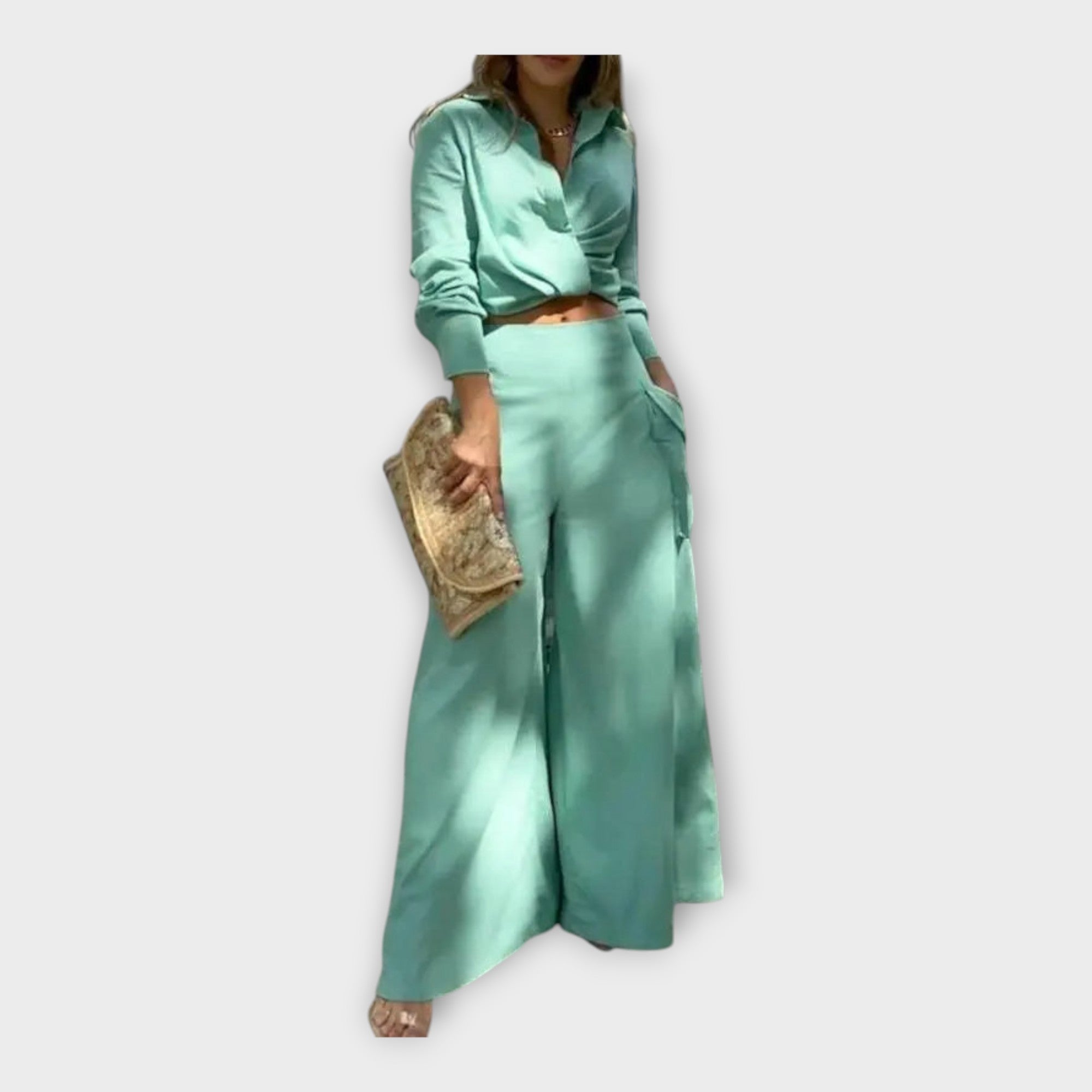 Ensemble au design minimaliste et à l'élégance intemporelle